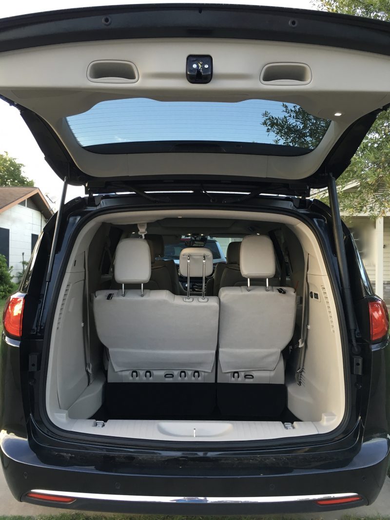 Chrysler Pacifica Review - Handsfree Liftgate