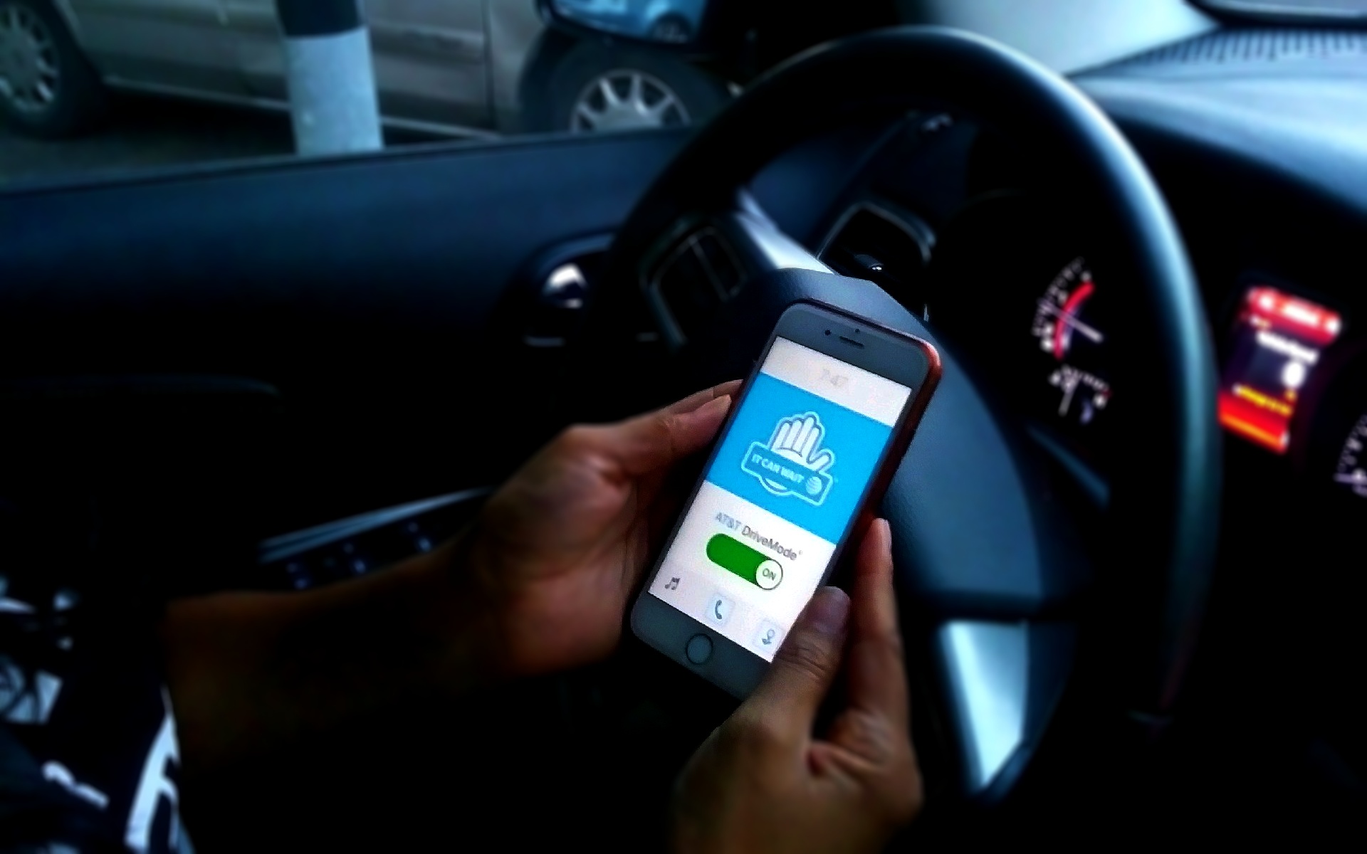 Take the AT&T It Can Wait Pledge Against Distracted Driving