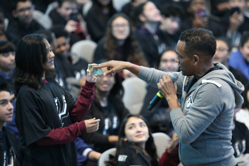 Hill Harper Rewards Students with Real Money at MassMutual #FutureSmart Event